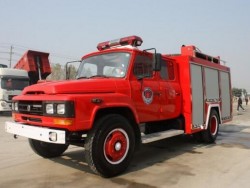 camión de la lucha contra el fuego de rojo del tanque de agua del dongfeng 5000L