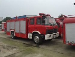 China camión de petrolero del agua de la lucha contra el fuego de 5 toneladas