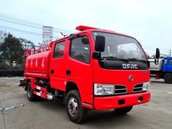 China Dongefeng camión de petrolero del agua de la lucha contra el fuego de 4 toneladas