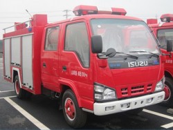 camión de la lucha contra el fuego de 3000L ISUZU 4x2