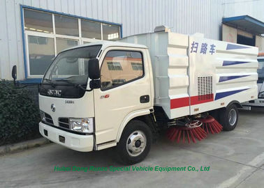 China El camión de DFAC montó el barrendero de calle del vacío con basura de las escobillas 4000L proveedor