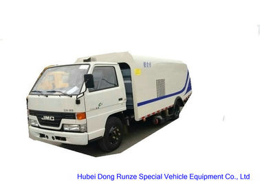 China Camión del barrendero de camino del vacío de JMC 4X2, camión del limpiador de calle con agua de alta presión proveedor