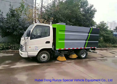 China El mini camión con 4 cepillos, camión de la limpieza del camino de KAMA montó el barrendero proveedor