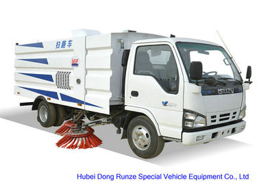 China Camión para barrer que se lava, vehículo del barrendero de camino de ISUZU 600 del barrendero de calle proveedor