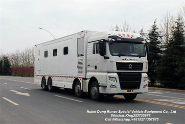China Camión que acampa móvil al aire libre de SITRAK con la furgoneta de alojamiento de la sala de estar proveedor