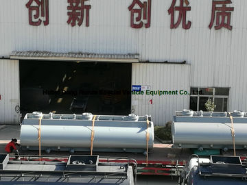 Los petroleros de camino químicos para el ácido hidroclórico con acero alinearon el cuerpo del tanque del PE 16m m -18mm proveedor