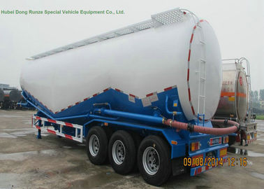 tri remolque del tanque del cemento del bulto del árbol 55-70cbm con el motor diesel para el polvo seco Meterial proveedor